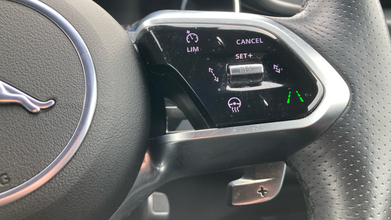 Jaguar F-Pace 2.0 D200 R-Dynamic SE 5dr Auto AWD Diesel Estate